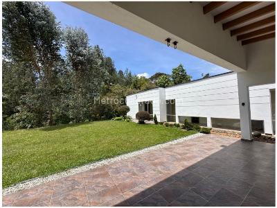 Casa de 3 alcobas en venta en Loma Del Escobero, Envigado, 300 m² · foto 8 de 20