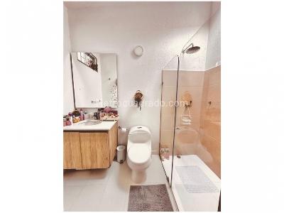 Casa de 3 alcobas en venta en Loma Del Escobero, Envigado, 300 m² · foto 9 de 20