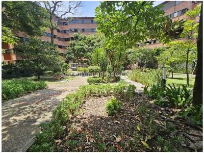 Apartamento de 3 alcobas en venta en Castropol, Medellín, 159 m² · foto 10 de 12