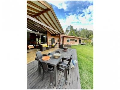 Casa de 4 alcobas en venta en Loma Del Escobero, Envigado, 515 m² · foto 1 de 20