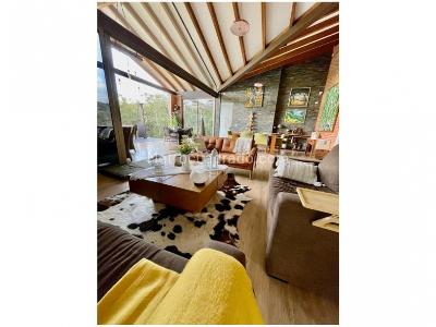 Casa de 4 alcobas en venta en Loma Del Escobero, Envigado, 515 m² · foto 2 de 20