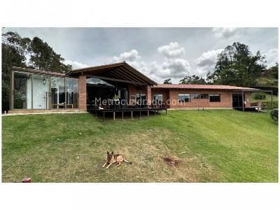 Casa de 4 alcobas en venta en Loma Del Escobero, Envigado, 515 m² · foto 4 de 20
