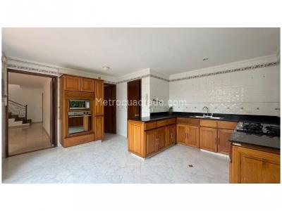 Casa de 4 alcobas en venta en La Concha, Medellín, 281 m² · foto 6 de 20