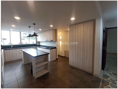 Apartamento de 5 alcobas en venta en La Candelaria, Medellín, 329 m² · foto 3 de 17