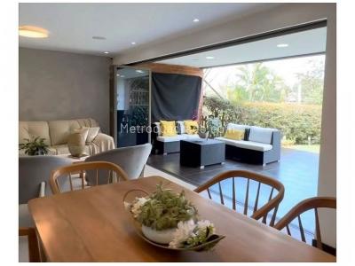 Casa de 3 alcobas en venta en Loma Del Chocho, Envigado, 246 m² · foto 2 de 14