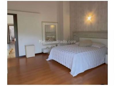 Casa de 3 alcobas en venta en Loma Del Chocho, Envigado, 246 m² · foto 11 de 14