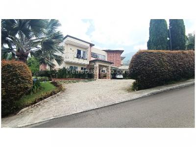 Casa de 5 alcobas en venta en El Vergel, Envigado, 656 m² · foto 1 de 20