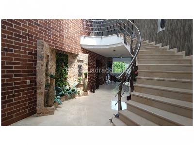 Casa de 5 alcobas en venta en El Vergel, Envigado, 656 m² · foto 2 de 20
