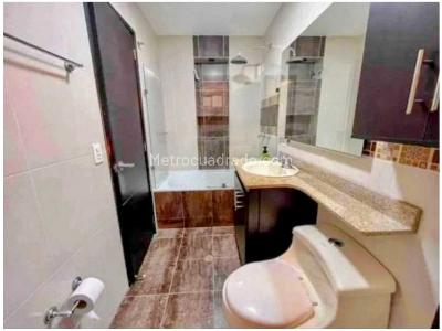 Apartamento de 4 alcobas en venta en Laureles, Medellín, 152 m² · foto 2 de 17