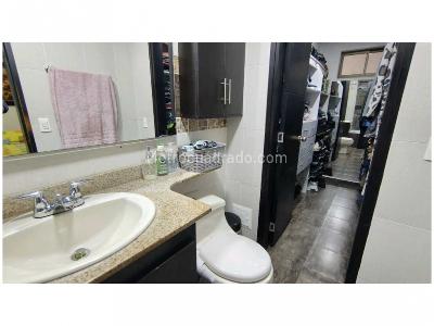 Apartamento de 4 alcobas en venta en Laureles, Medellín, 152 m² · foto 15 de 17