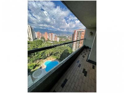 Apartamento de 3 alcobas en venta en Loma De Los Bernal, Medellín, 99 m² · foto 9 de 20