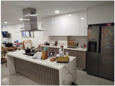 Apartamento de 3 alcobas en venta en Laureles, Medellín, 193 m² · foto 2 de 19