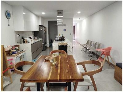 Apartamento de 3 alcobas en venta en Laureles, Medellín, 193 m² · foto 3 de 19