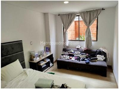 Apartamento de 3 alcobas en venta en Laureles, Medellín, 193 m² · foto 5 de 19