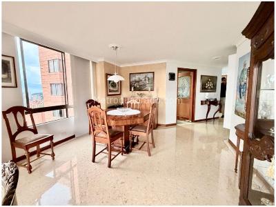 Apartamento de 3 alcobas en venta en El Tesoro, Medellín, 139 m² · foto 4 de 20