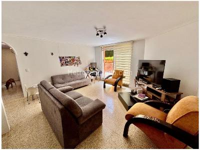 Apartamento de 2 alcobas en venta en Castropol, Medellín, 150 m² · foto 2 de 17