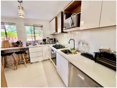 Apartamento de 2 alcobas en venta en Castropol, Medellín, 150 m² · foto 3 de 17