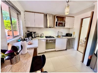 Apartamento de 2 alcobas en venta en Castropol, Medellín, 150 m² · foto 4 de 17