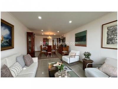 Apartamento de 4 alcobas en venta en Milla De Oro, Medellín, 213 m² · foto 2 de 20