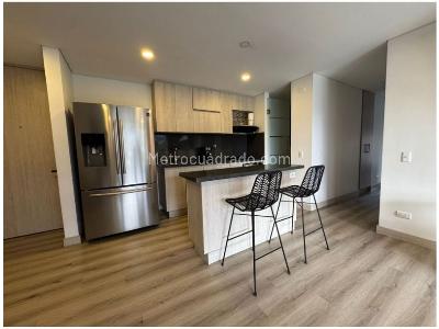 Apartamento de 2 alcobas en venta en Loma De Las Brujas, Envigado, 116 m² · foto 2 de 18