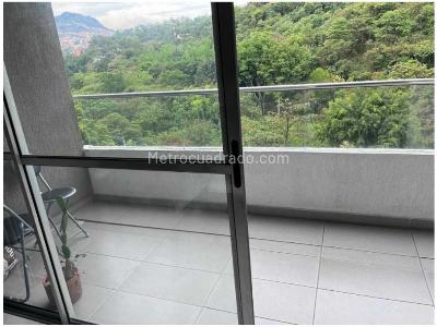 Apartamento de 3 alcobas en venta en Los Colores, Medellín, 92 m² · foto 2 de 18