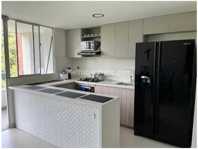 Apartamento de 3 alcobas en venta en Los Colores, Medellín, 92 m² · foto 3 de 18