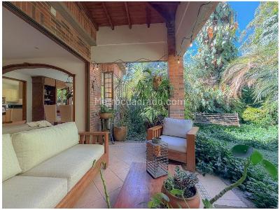 Casa de 3 alcobas en venta en Altos Del Poblado, Medellín, 218 m² · foto 4 de 18