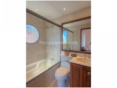 Casa de 3 alcobas en venta en Altos Del Poblado, Medellín, 218 m² · foto 16 de 18