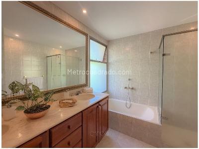Casa de 3 alcobas en venta en Altos Del Poblado, Medellín, 218 m² · foto 17 de 18