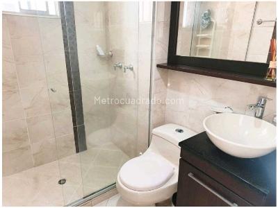 Apartamento de 3 alcobas en venta en Los Colores, Medellín, 82 m² · foto 8 de 17