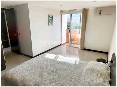 Apartamento de 3 alcobas en venta en Los Colores, Medellín, 82 m² · foto 12 de 17