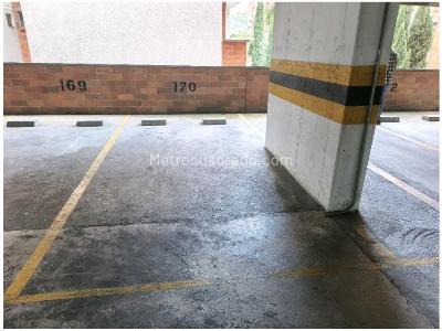 Apartamento de 3 alcobas en venta en Los Colores, Medellín, 82 m² · foto 13 de 17