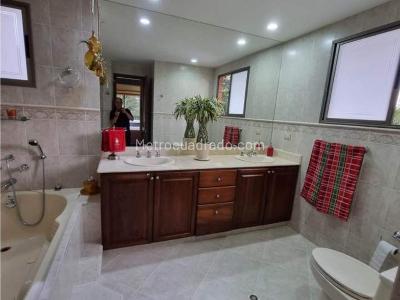 Casa de 4 alcobas en venta en La Calera, Medellín, 293 m² · foto 6 de 15