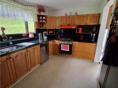 Casa de 4 alcobas en venta en La Calera, Medellín, 293 m² · foto 8 de 15