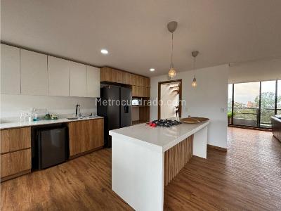 Apartamento de 4 alcobas en venta en Loma Del Campestre, Medellín, 340 m² · foto 3 de 15