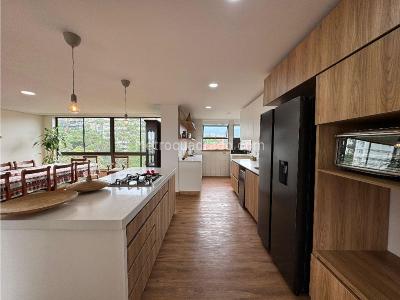 Apartamento de 4 alcobas en venta en Loma Del Campestre, Medellín, 340 m² · foto 4 de 15
