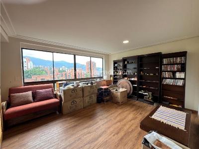 Apartamento de 4 alcobas en venta en Loma Del Campestre, Medellín, 340 m² · foto 9 de 15