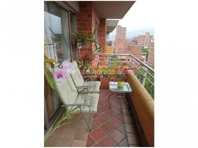 Apartamento de 4 alcobas en venta en Laureles, Medellín, 142 m² · foto 2 de 19