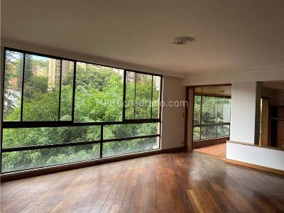 Apartamento de 3 alcobas en venta en Castropol, Medellín, 250 m² · foto 2 de 13