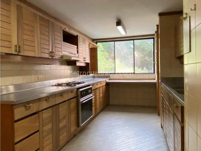 Apartamento de 3 alcobas en venta en Castropol, Medellín, 250 m² · foto 3 de 13