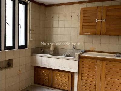 Apartamento de 3 alcobas en venta en Castropol, Medellín, 250 m² · foto 8 de 13