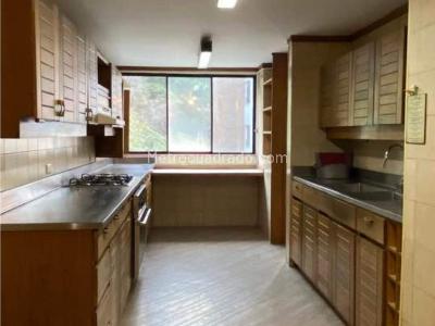 Apartamento de 3 alcobas en venta en Castropol, Medellín, 250 m² · foto 11 de 13
