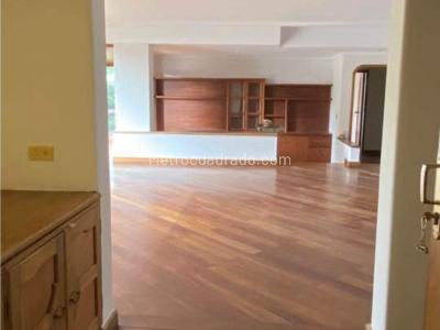 Apartamento de 3 alcobas en venta en Castropol, Medellín, 250 m² · foto 12 de 13