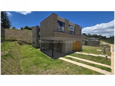 Casa de 3 alcobas en venta en Loma Del Escobero, Envigado, 600 m² · foto 2 de 20