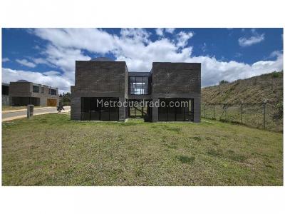 Casa de 3 alcobas en venta en Loma Del Escobero, Envigado, 600 m² · foto 3 de 20
