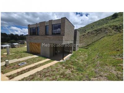 Casa de 2 alcobas en venta en Loma Del Escobero, Envigado, 1501 m² · foto 2 de 20
