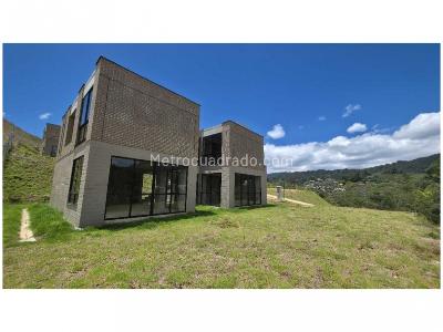 Casa de 2 alcobas en venta en Loma Del Escobero, Envigado, 1501 m² · foto 4 de 20