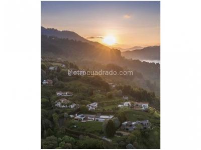 Casa de 2 alcobas en venta en Loma Del Escobero, Envigado, 1501 m² · foto 11 de 20