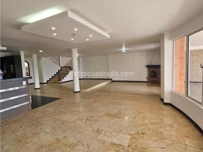 Casa de 5 alcobas en venta en La Calera, Medellín, 420 m² · foto 2 de 19