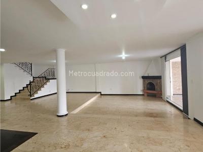Casa de 5 alcobas en venta en La Calera, Medellín, 420 m² · foto 3 de 19